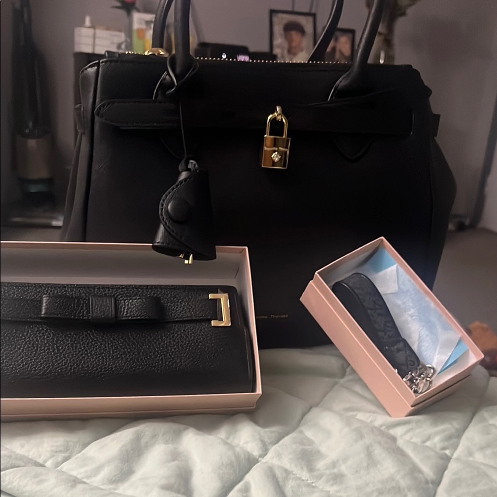 Samantha Thavasa Black Textured Clutch with Gold Clasp